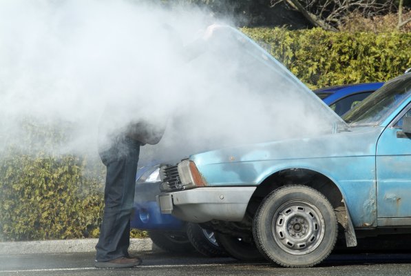 man on the side of the road smoke under the hood blue car breakdown extended car warranty easycare 